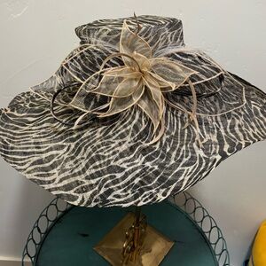 100% Sinmay Straw Derby Hat